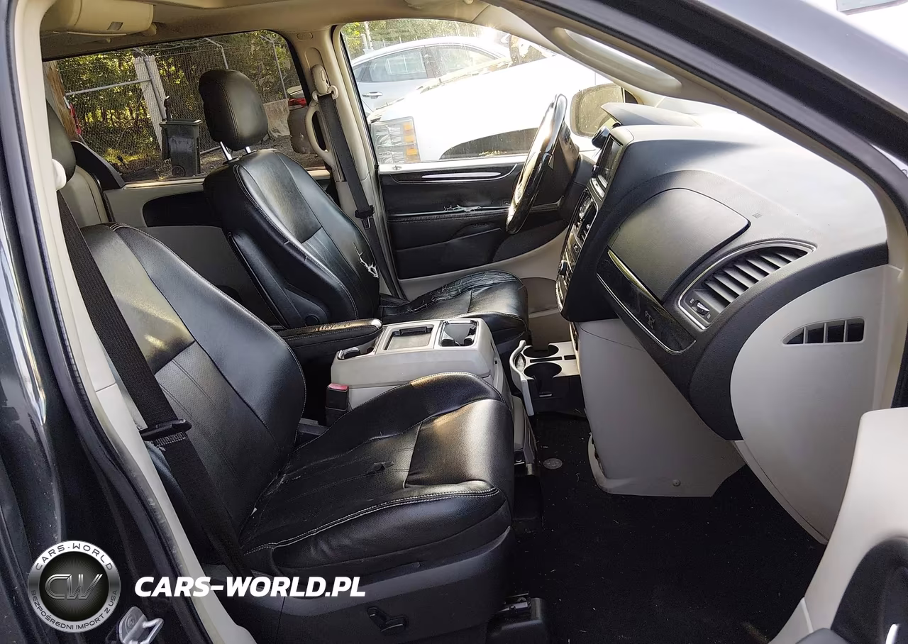 2011 Chrysler Town & Country Touring-L VIN:2A4RR8DG4BR713344 - 5