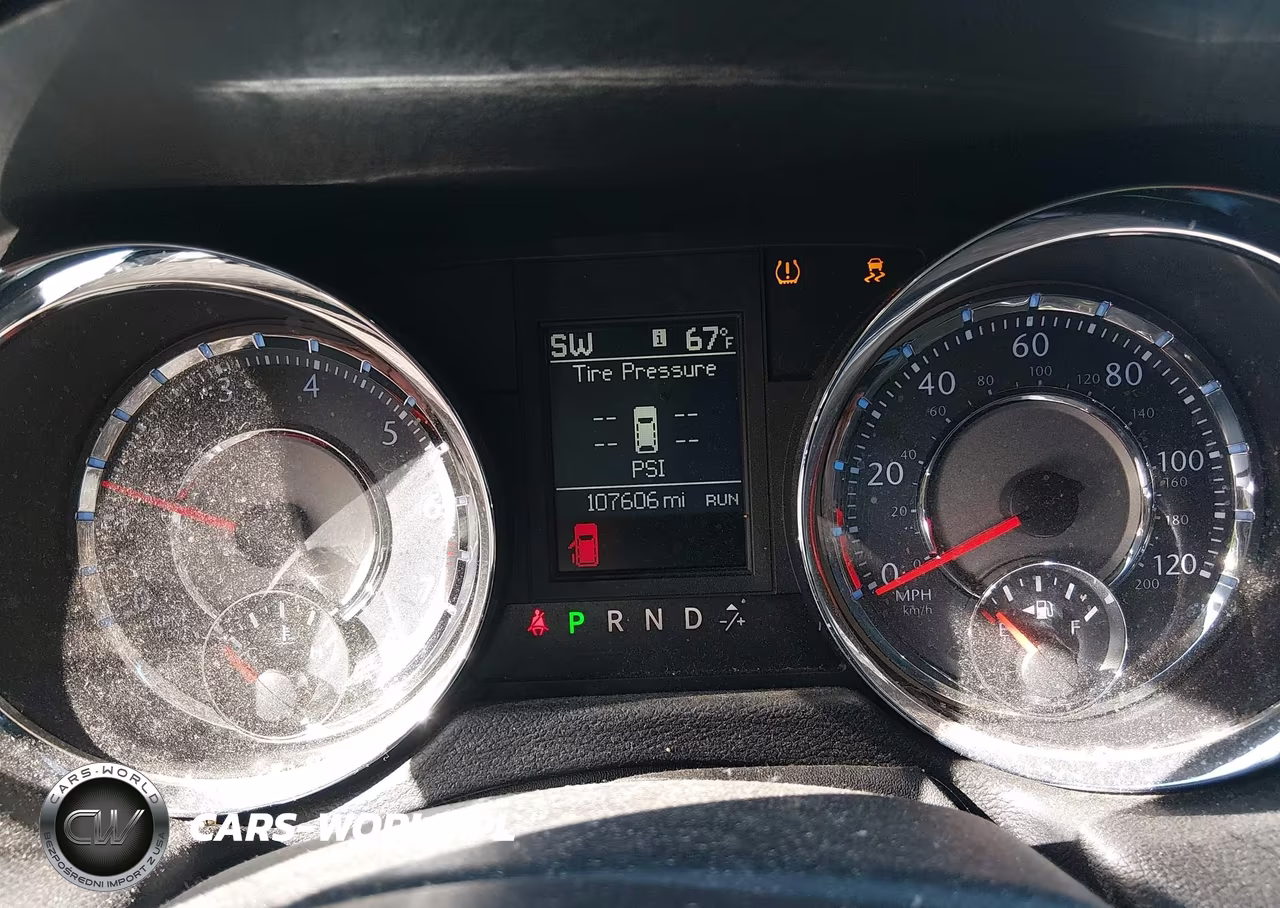 2011 Chrysler Town & Country Touring-L VIN:2A4RR8DG4BR713344 - 7