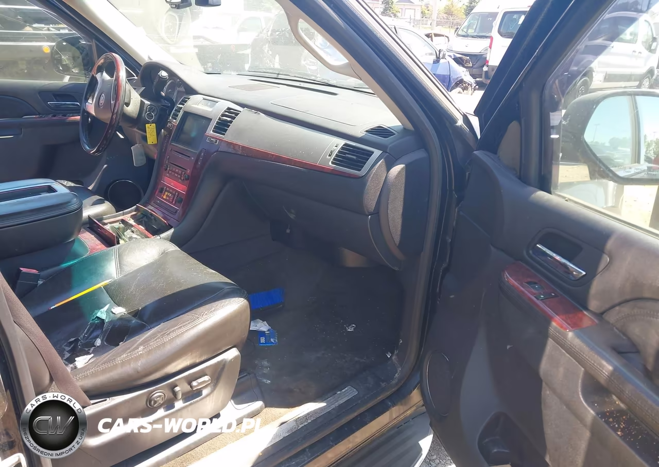 2010 Cadillac Escalade Luxury VIN:1GYUKBEF4AR122260 - 5