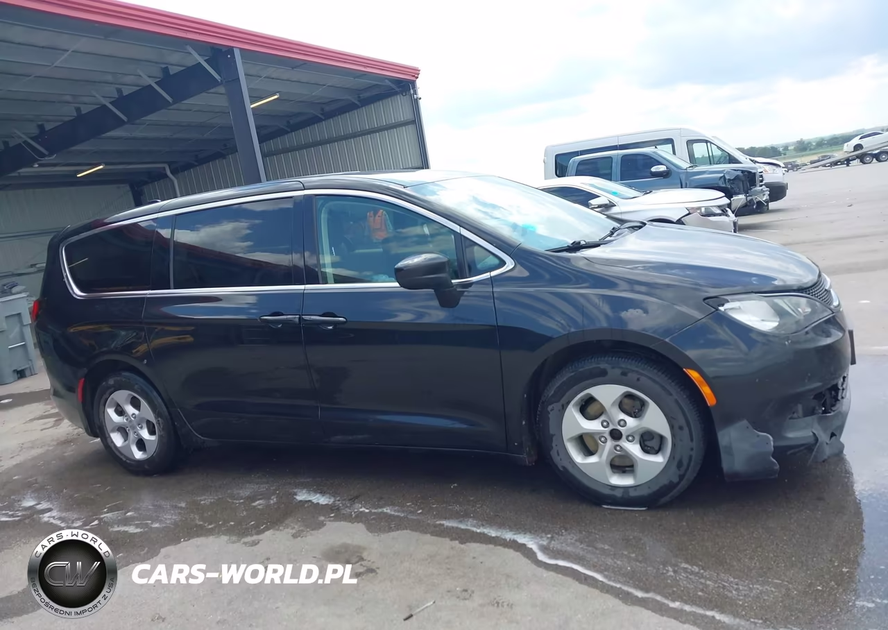 2017 Chrysler Pacifica Lx VIN:2C4RC1CG1HR522005 - 13