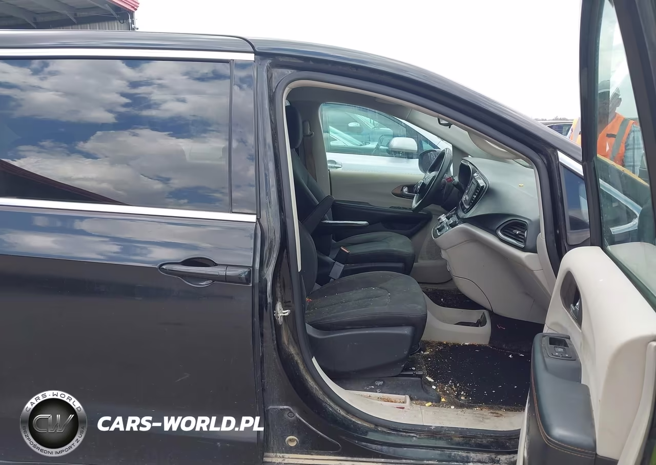 2017 Chrysler Pacifica Lx VIN:2C4RC1CG1HR522005 - 5