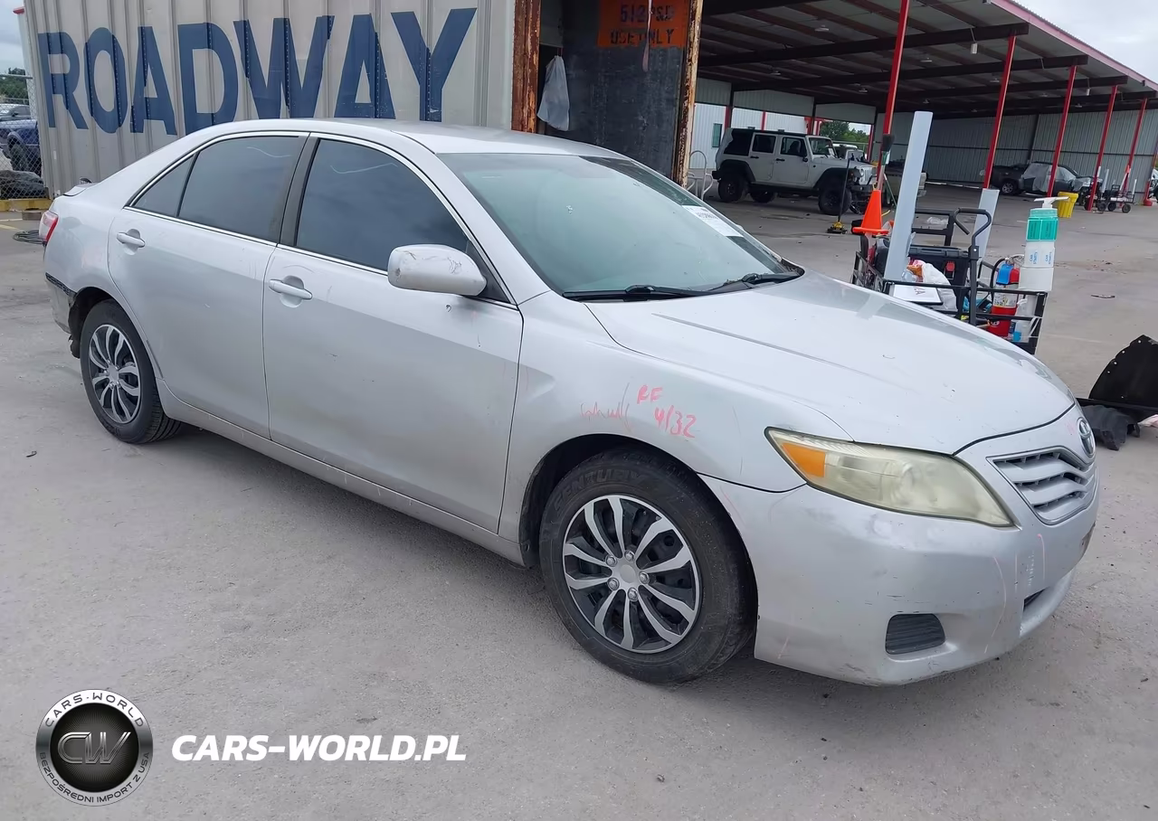 2010 Toyota Camry Le – zdjęcie 1 z 21