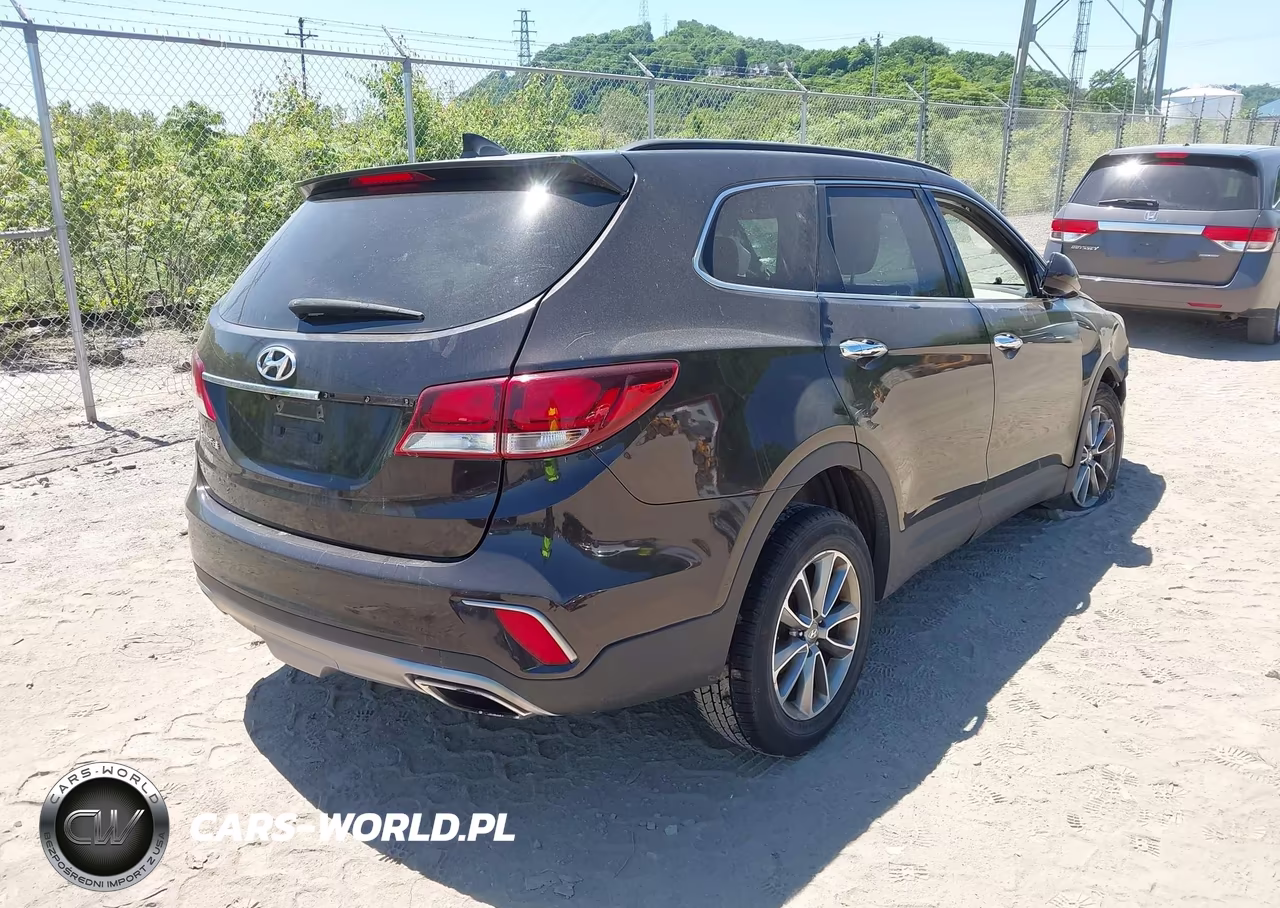 2018 Hyundai Santa Fe Se VIN:KM8SM4HF4JU276992 - 4
