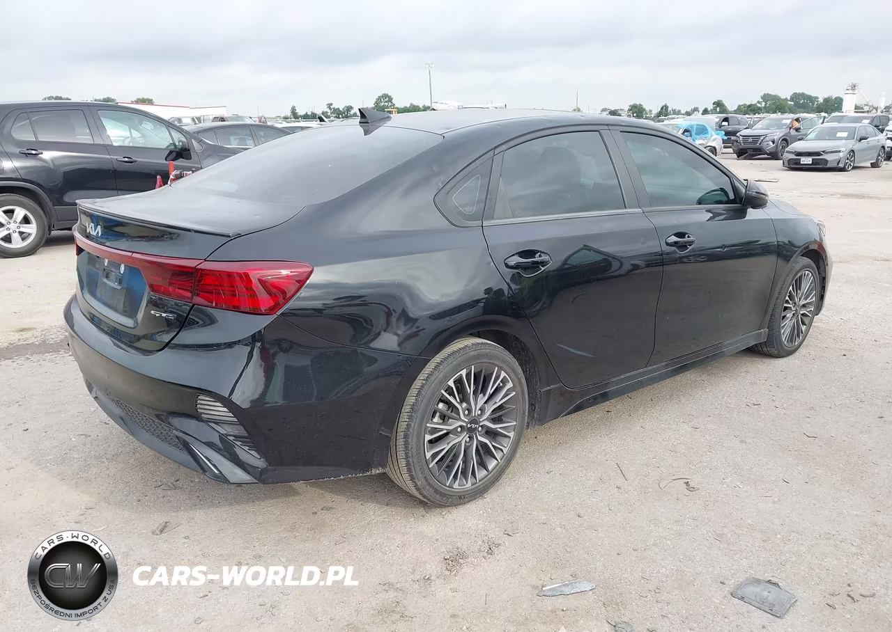 2023 Kia Forte Gt Line VIN:3KPF54AD3PE688744 - 4