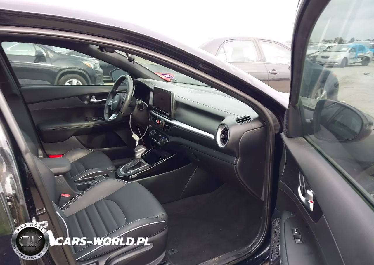 2023 Kia Forte Gt Line VIN:3KPF54AD3PE688744 - 5