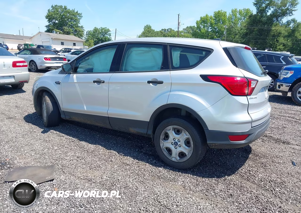 2019 Ford Escape S VIN:1FMCU0F73KUB32117 - 3