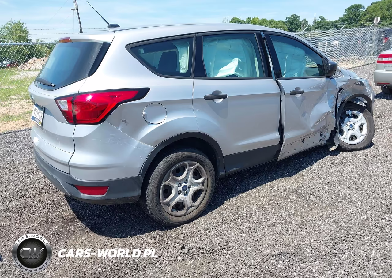 2019 Ford Escape S VIN:1FMCU0F73KUB32117 - 4