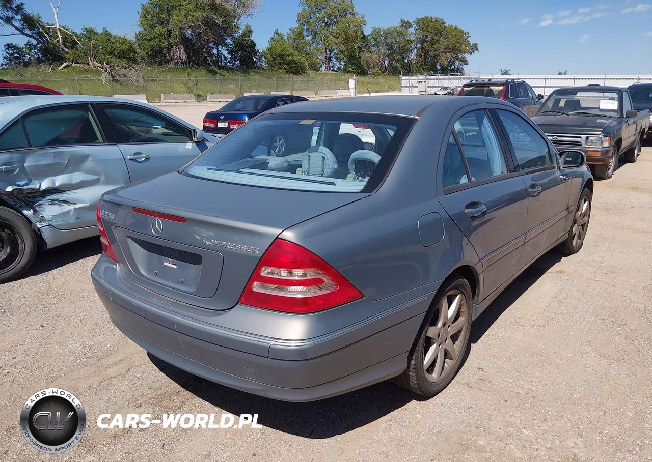 2004 Mercedes-Benz C Class VIN:WDBRF40J84A558988 - 4