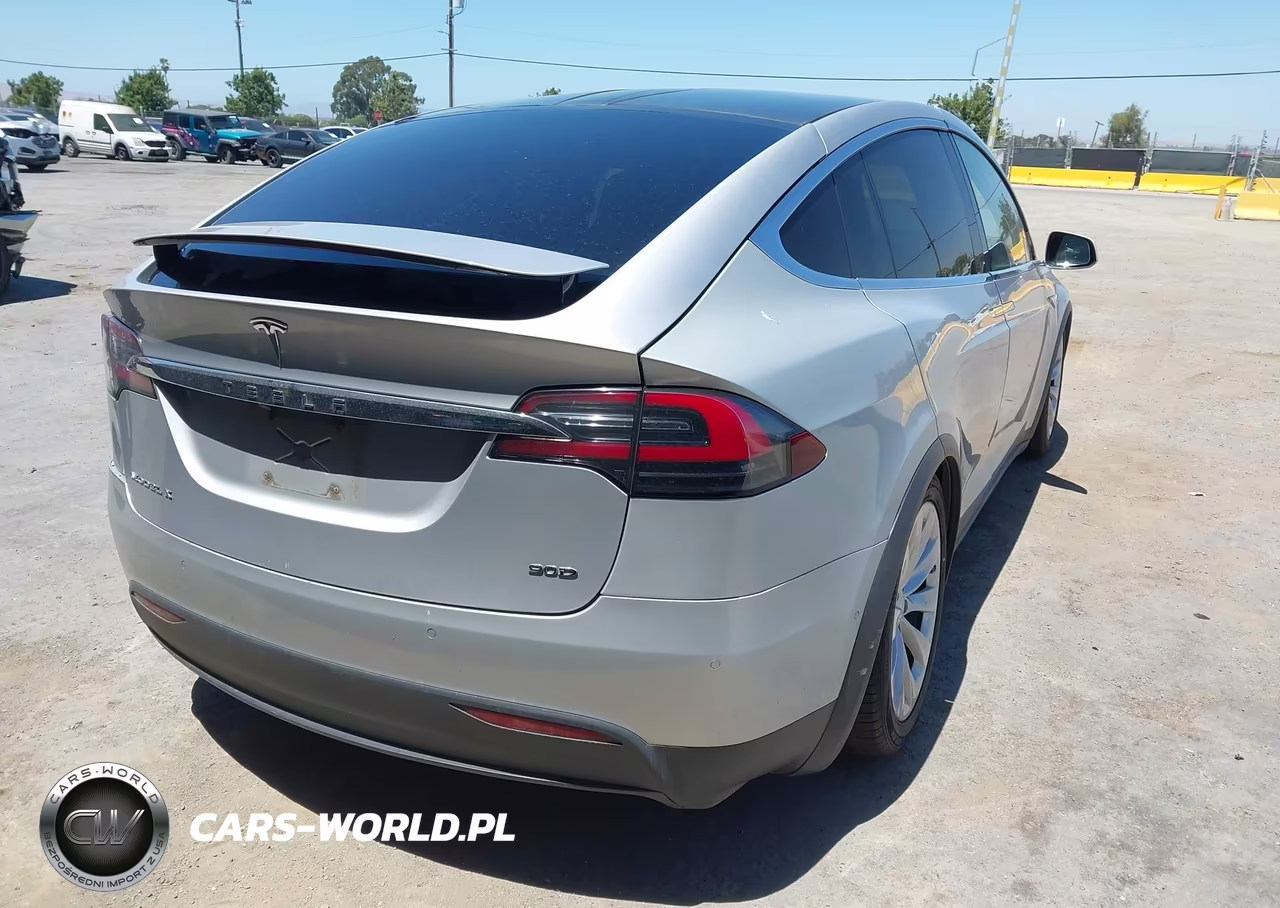 2016 Tesla Model X 60D-70D-75D-90D VIN:5YJXCAE23GF005081 - 4