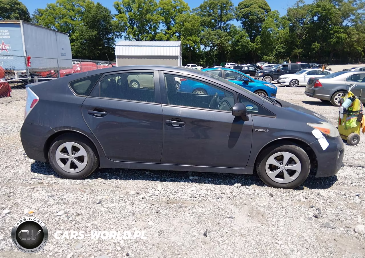 2014 Toyota Prius Two VIN:JTDKN3DU1E1773747 - 13
