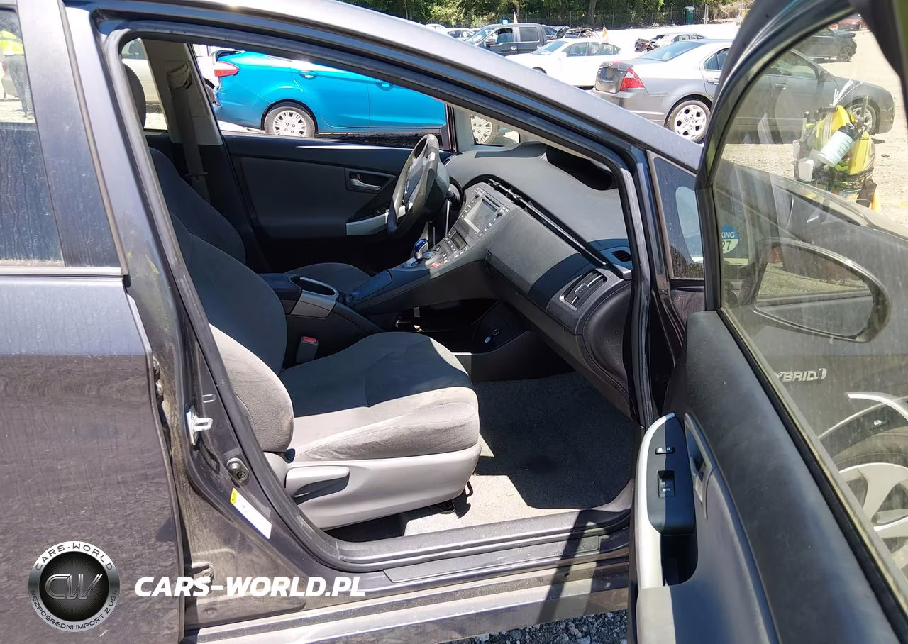 2014 Toyota Prius Two VIN:JTDKN3DU1E1773747 - 5