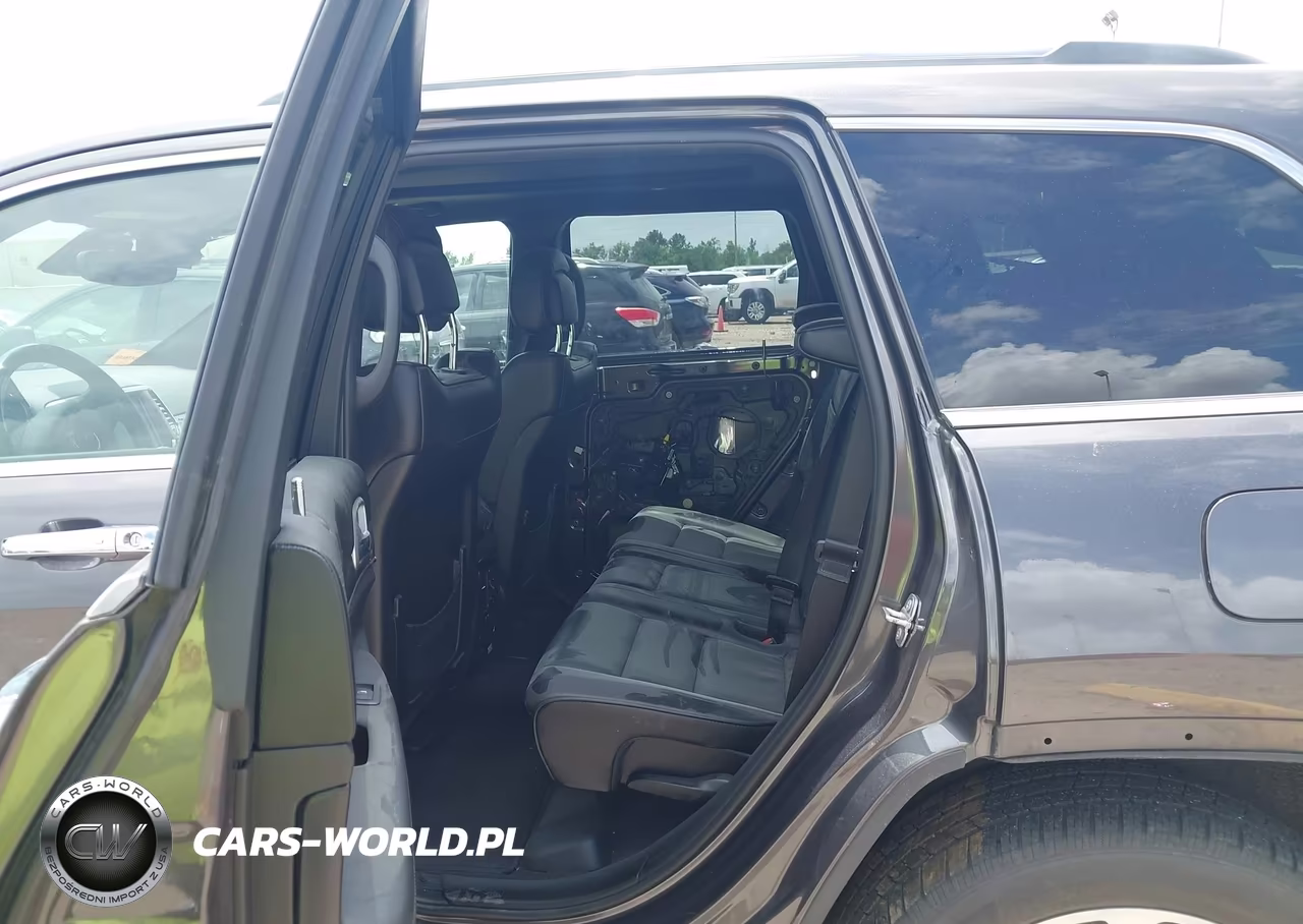 2018 Jeep Grand Cherokee Overland 4X2 VIN:1C4RJECG7JC480709 - 8