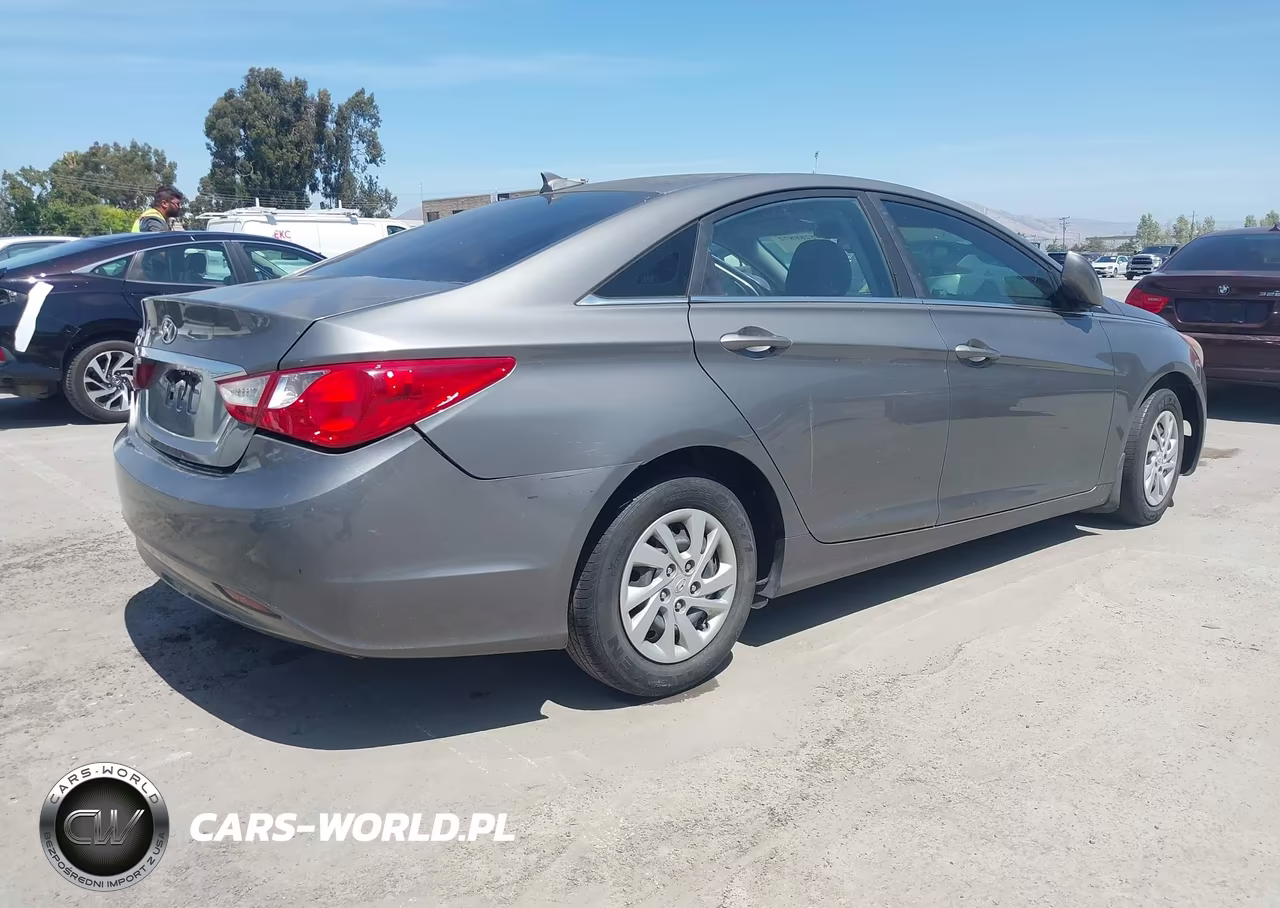2013 Hyundai Sonata Gls VIN:5NPEB4AC5DH563876 - 4