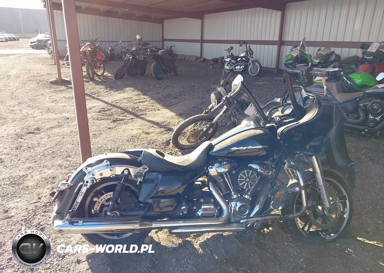 2017 Harley-Davidson Fltrxs Road Glide Special VIN:1HD1KTC3XHB605549 - 11