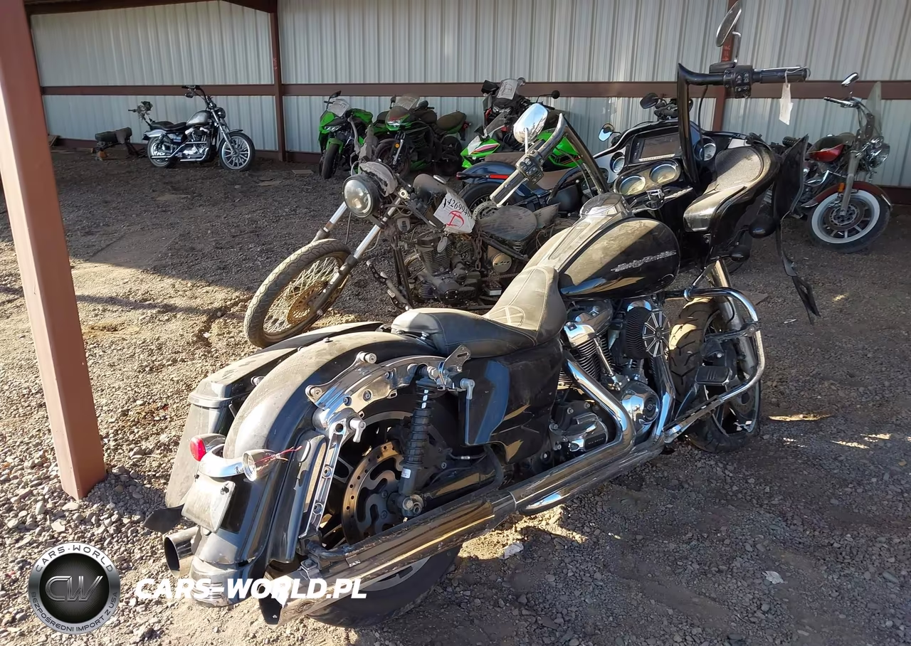 2017 Harley-Davidson Fltrxs Road Glide Special VIN:1HD1KTC3XHB605549 - 4