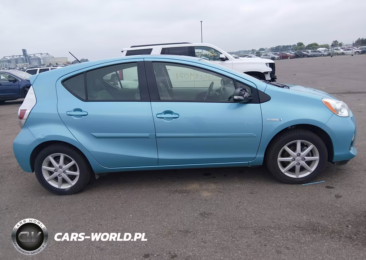 2013 Toyota Prius C Four VIN:JTDKDTB35D1052505 - 14