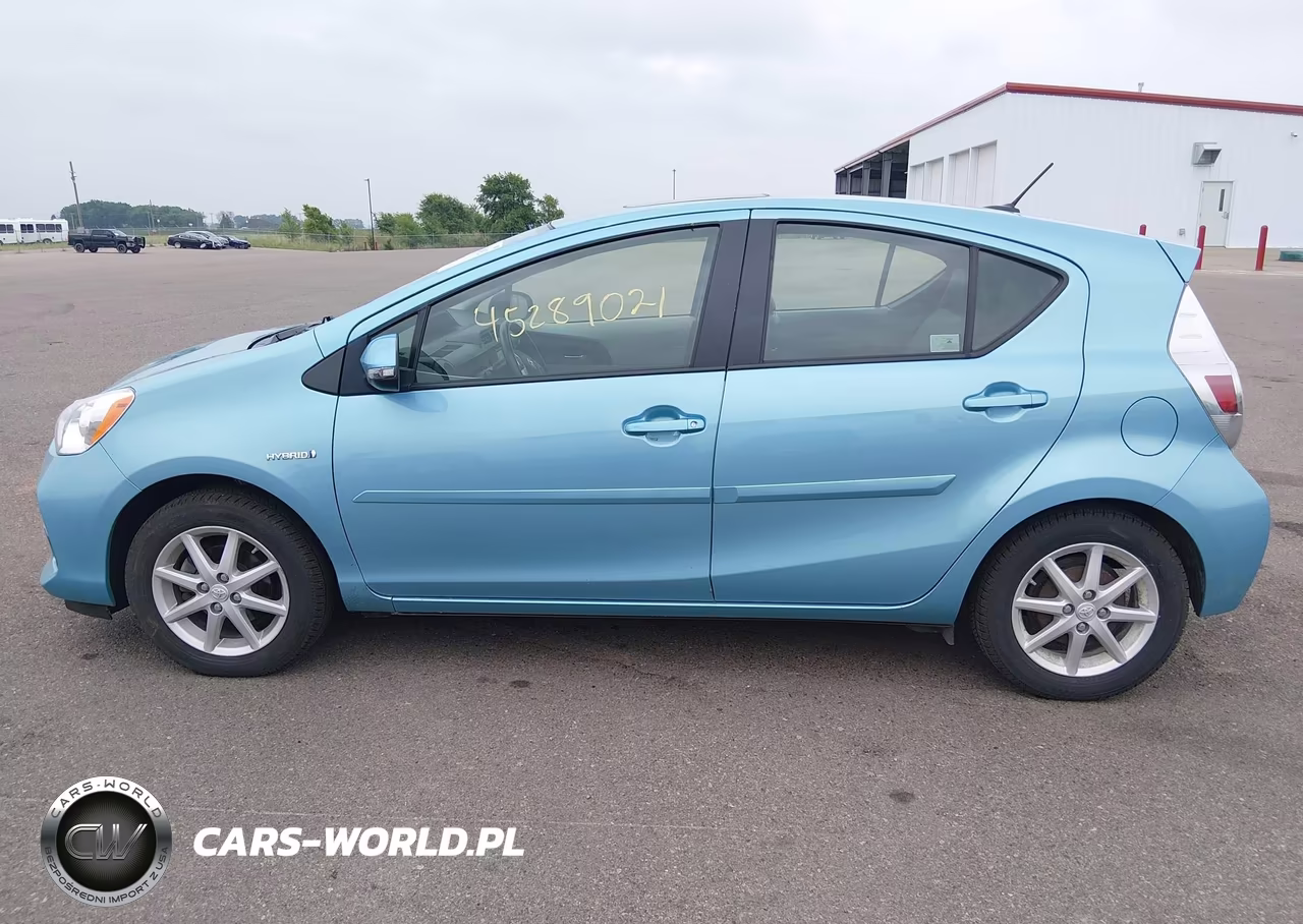 2013 Toyota Prius C Four VIN:JTDKDTB35D1052505 - 15