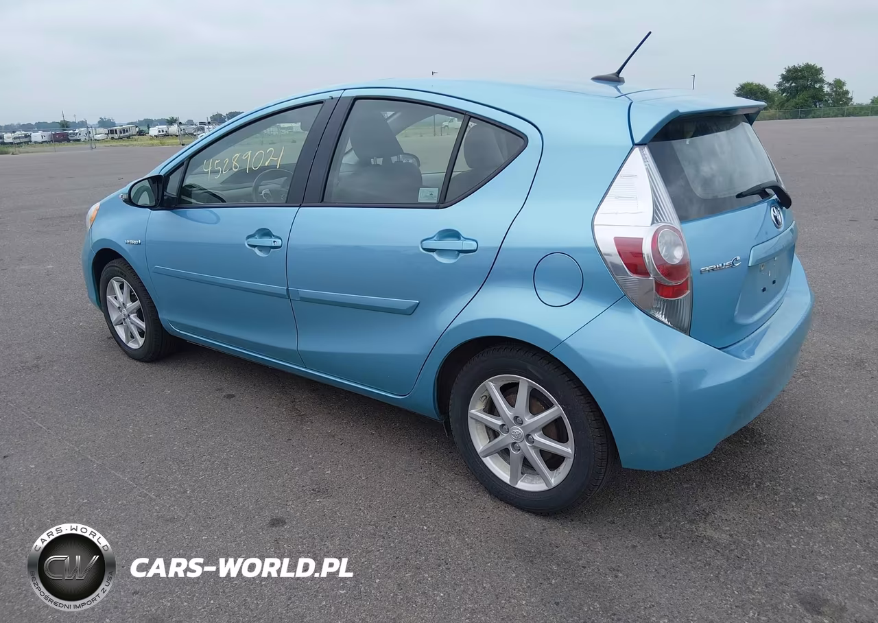 2013 Toyota Prius C Four VIN:JTDKDTB35D1052505 - 3