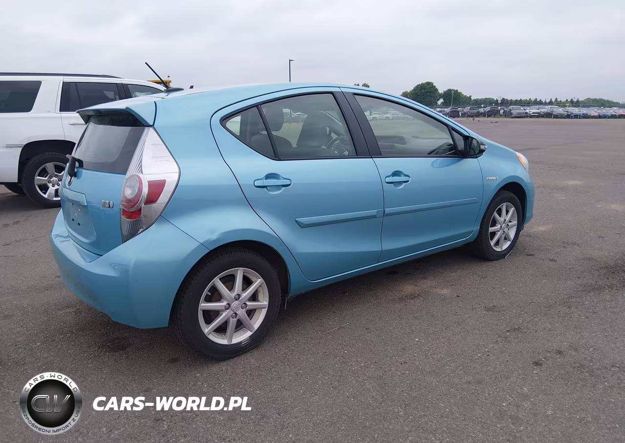 2013 Toyota Prius C Four VIN:JTDKDTB35D1052505 - 4