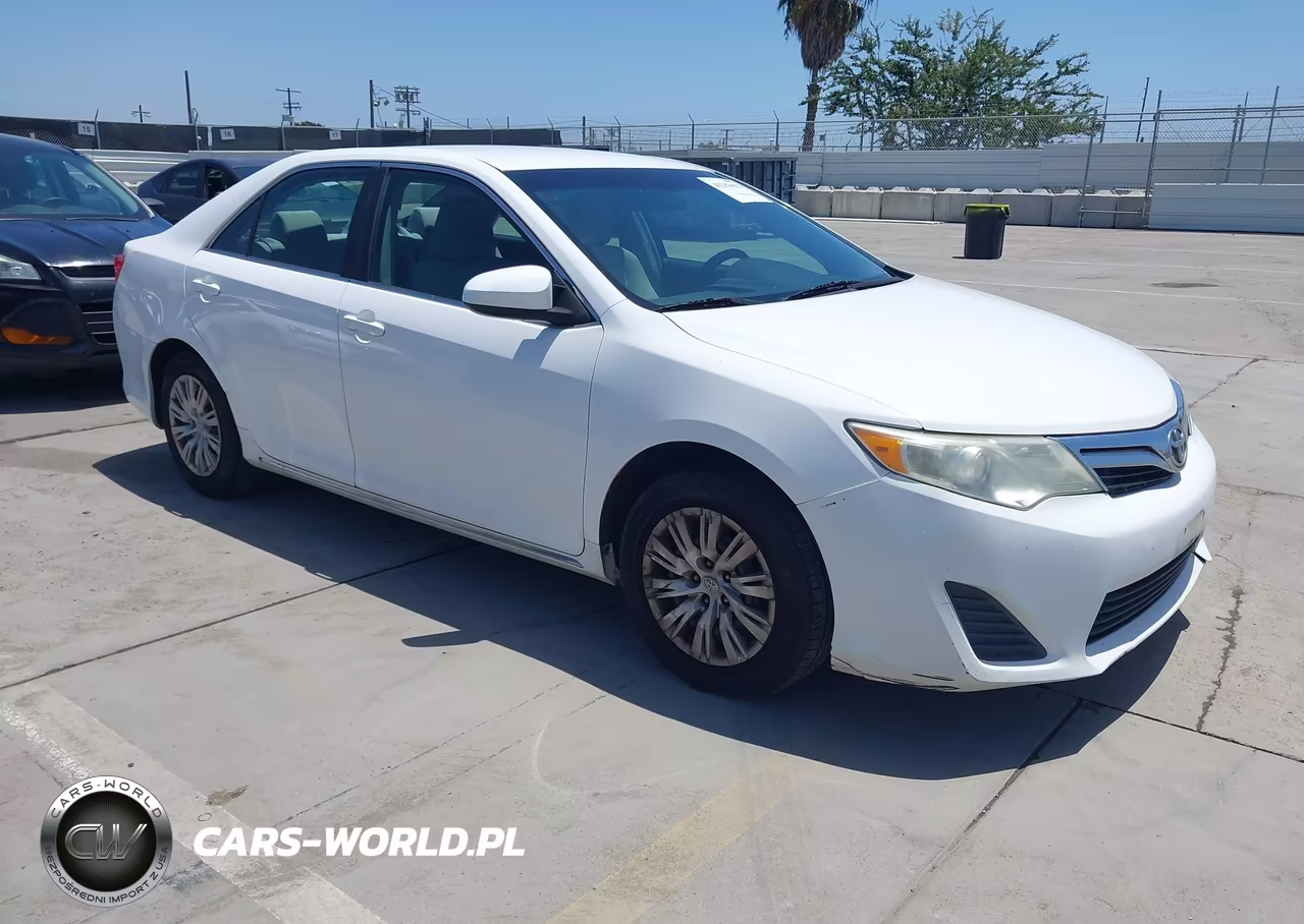 2012 Toyota Camry Le – zdjęcie 1 z 11