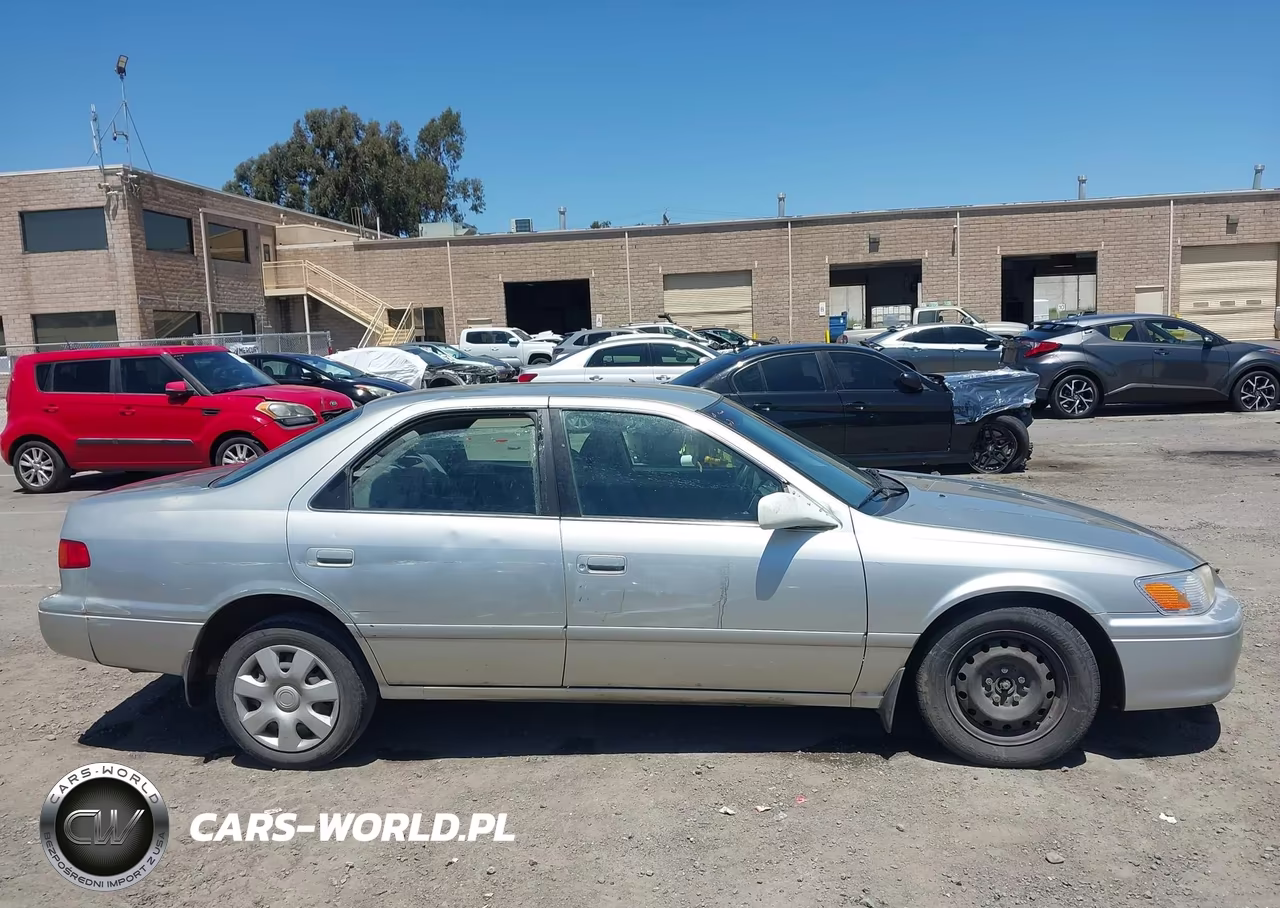 2000 Toyota Camry Le VIN:JT2BG22K3Y0498732 - 13