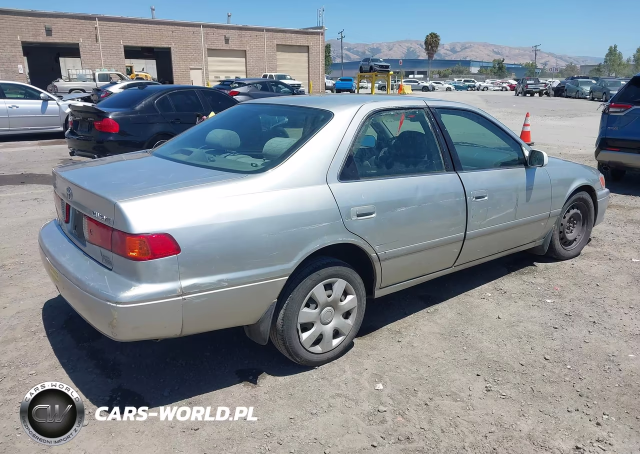 2000 Toyota Camry Le VIN:JT2BG22K3Y0498732 - 4