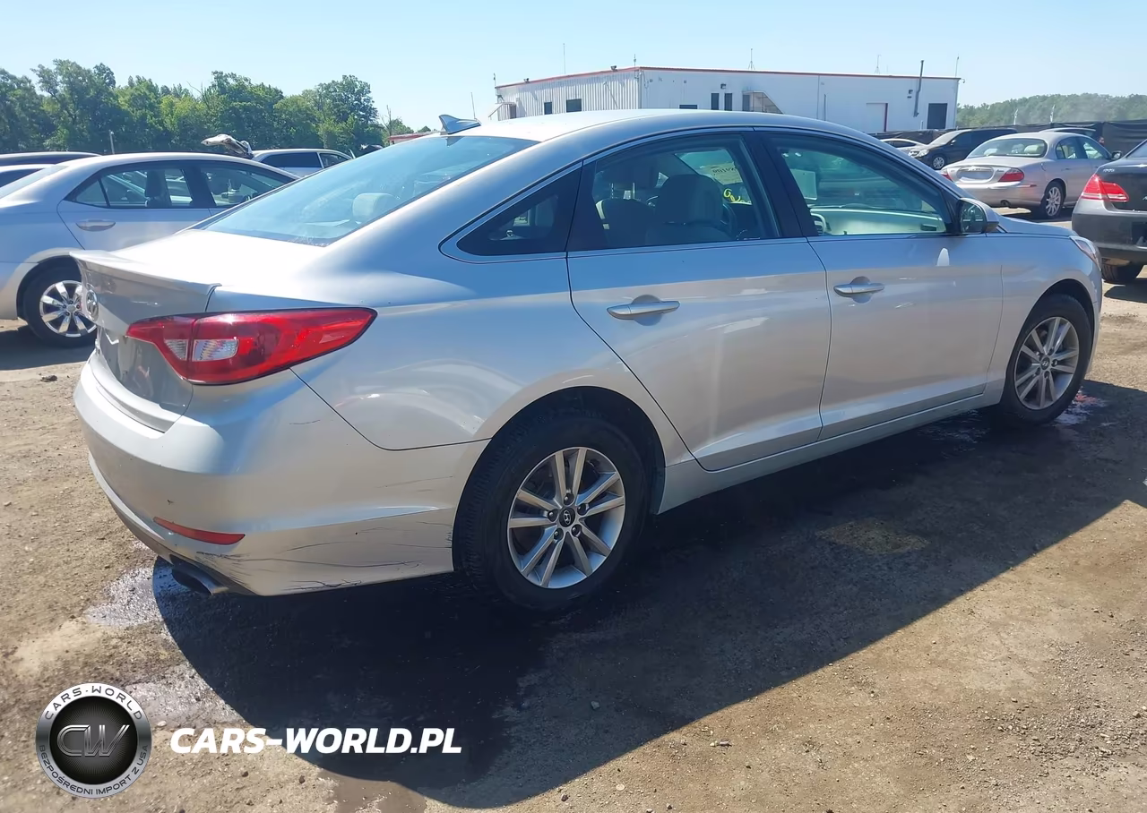 2017 Hyundai Sonata VIN:5NPE24AF7HH588701 - 4