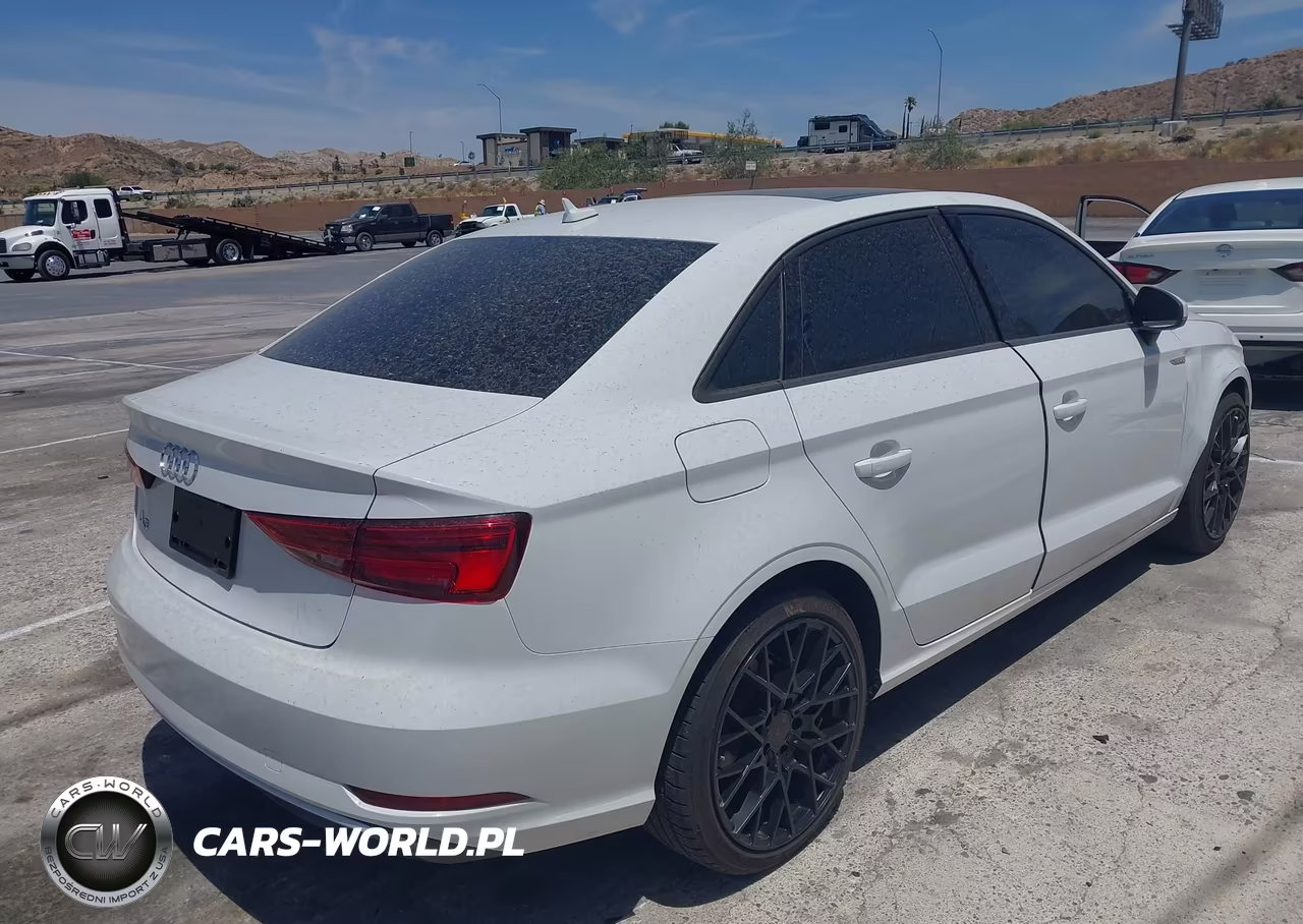 2018 Audi A3 2.0T Premium-2.0T Tech Premium VIN:WAUAUGFF8J1008837 - 4