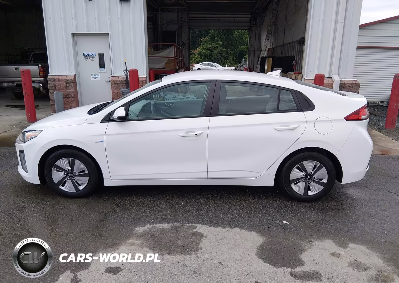 2020 Hyundai Ioniq Hybrid Blue VIN:KMHC65LC7LU220341 - 14