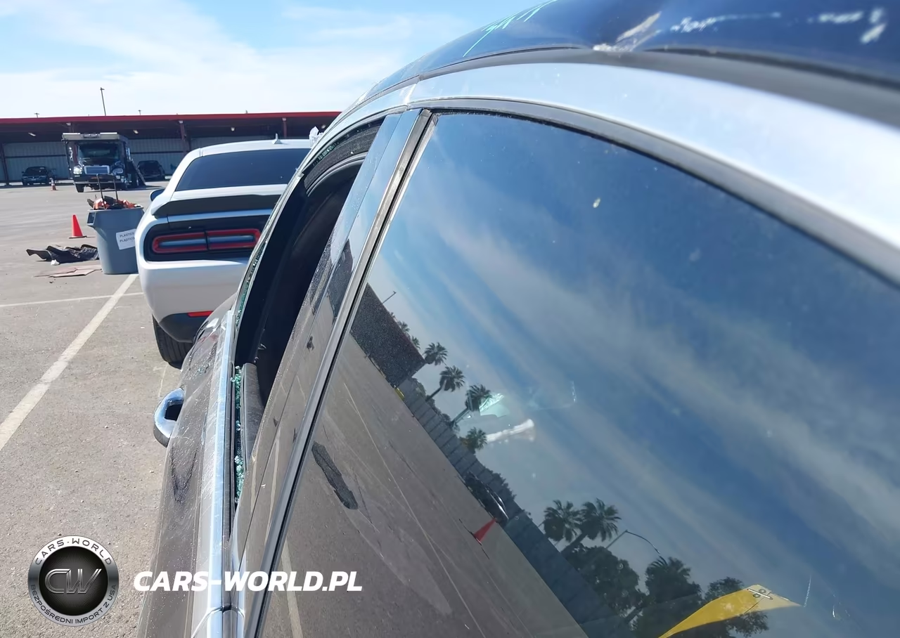 2018 Mercedes-Benz C 300 VIN:55SWF4JB2JU255668 - 17