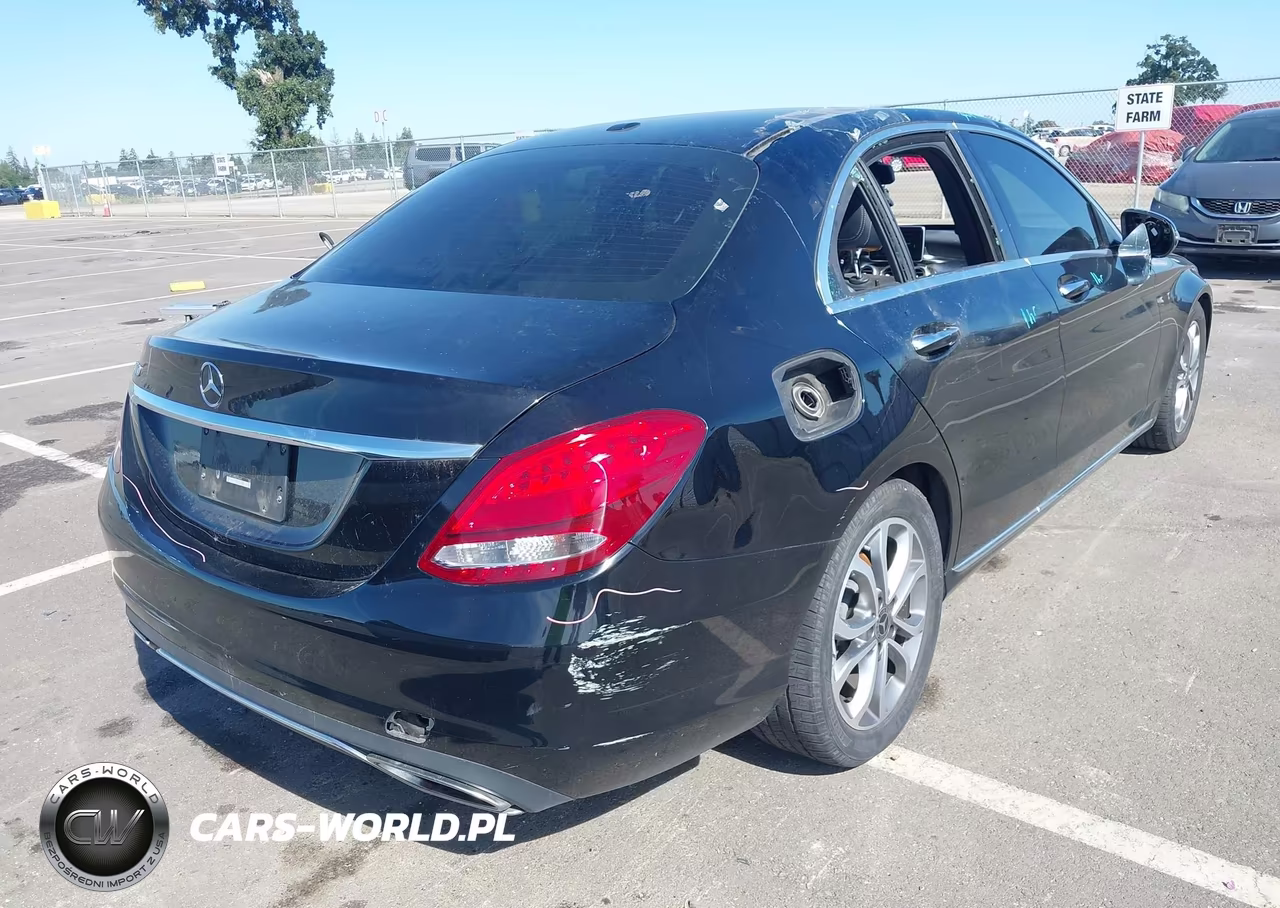 2018 Mercedes-Benz C 300 VIN:55SWF4JB2JU255668 - 4
