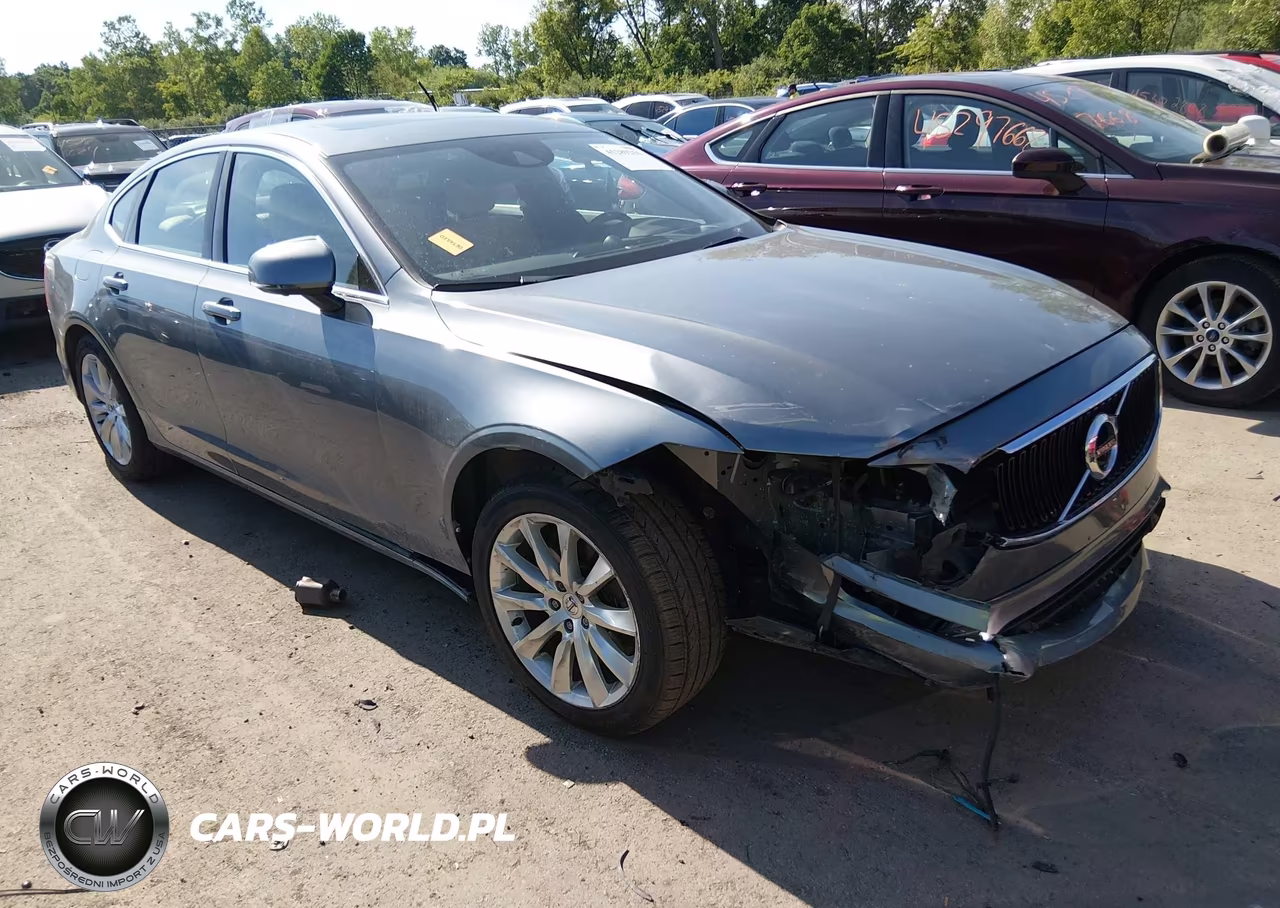 2017 Volvo S90 T6 Momentum