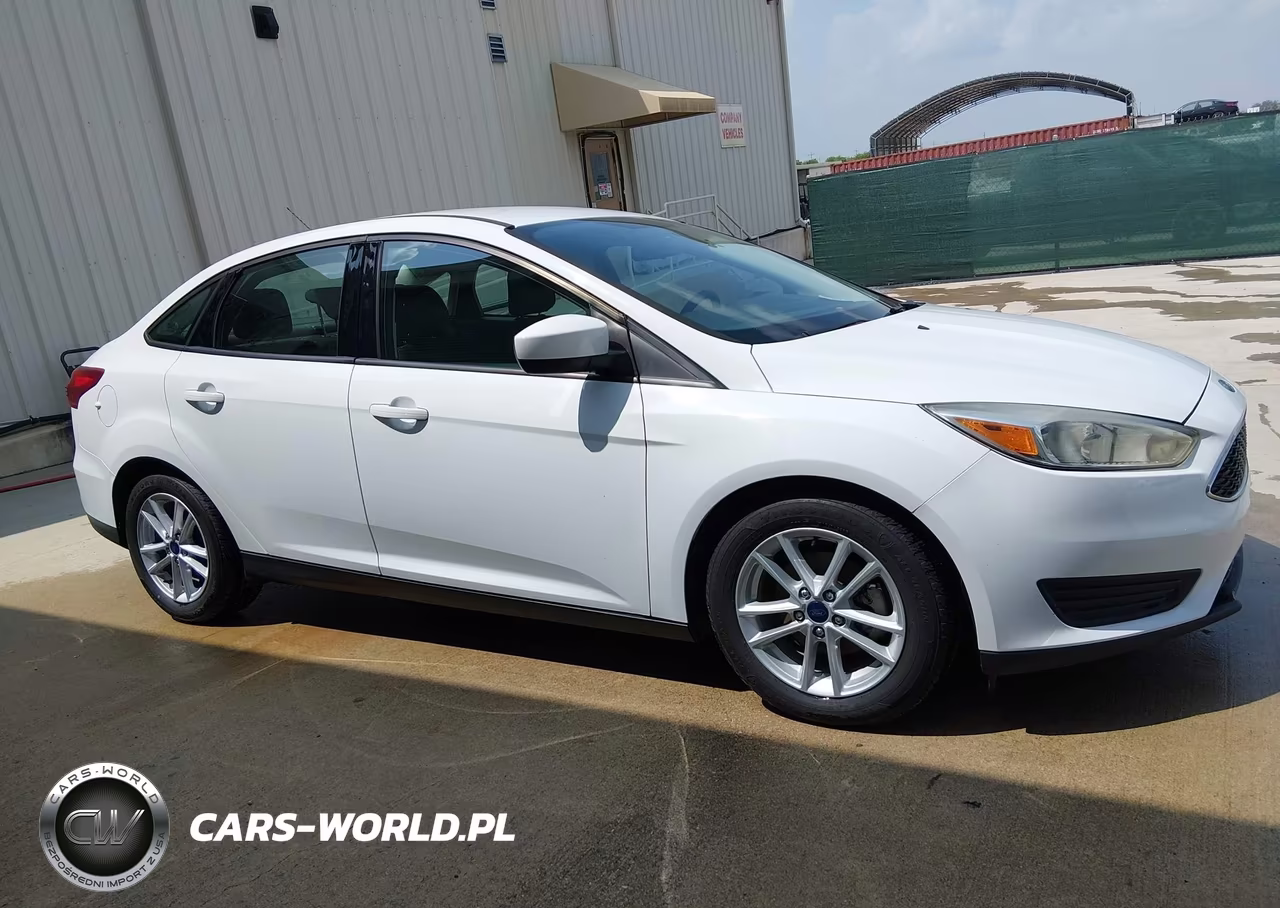 2018 Ford Focus Se VIN:1FADP3F20JL328869 - 16