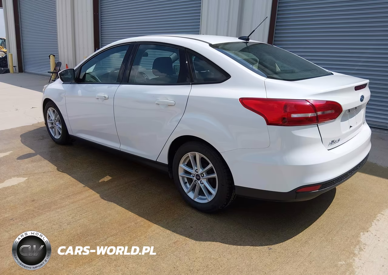 2018 Ford Focus Se VIN:1FADP3F20JL328869 - 3