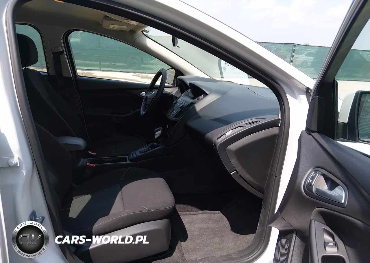 2018 Ford Focus Se VIN:1FADP3F20JL328869 - 5