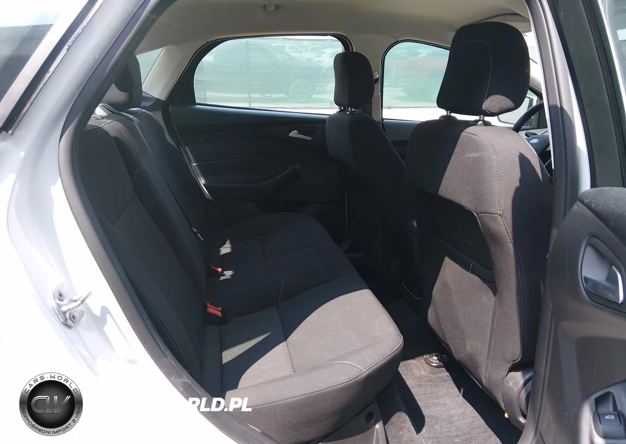 2018 Ford Focus Se VIN:1FADP3F20JL328869 - 8