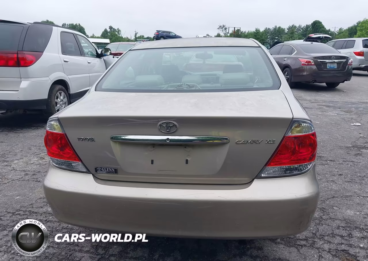 2005 Toyota Camry Xle VIN:4T1BE32K35U992527 - 17