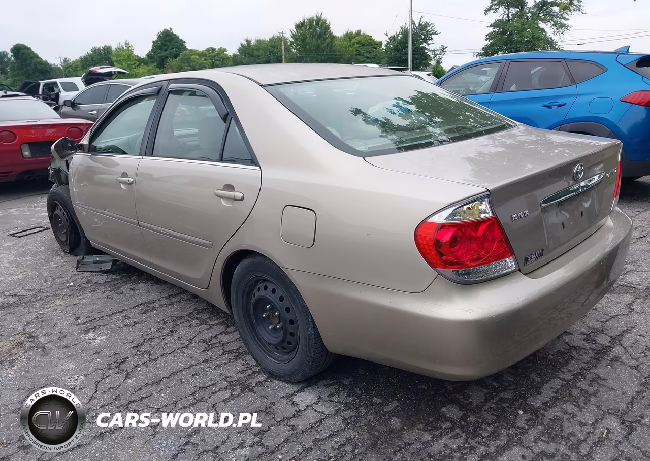 2005 Toyota Camry Xle VIN:4T1BE32K35U992527 - 3