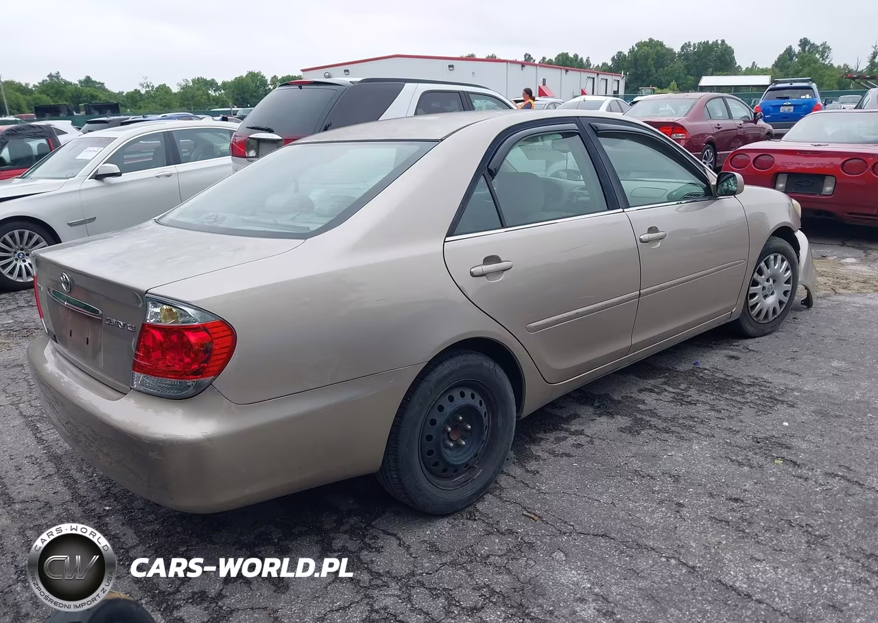 2005 Toyota Camry Xle VIN:4T1BE32K35U992527 - 4