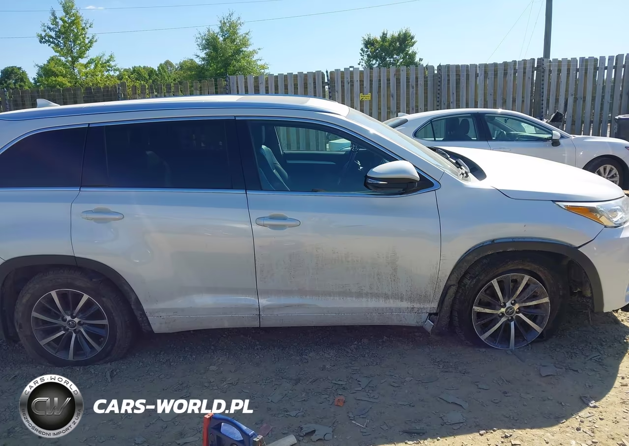 2018 Toyota Highlander Xle VIN:5TDJZRFH0JS526249 - 13
