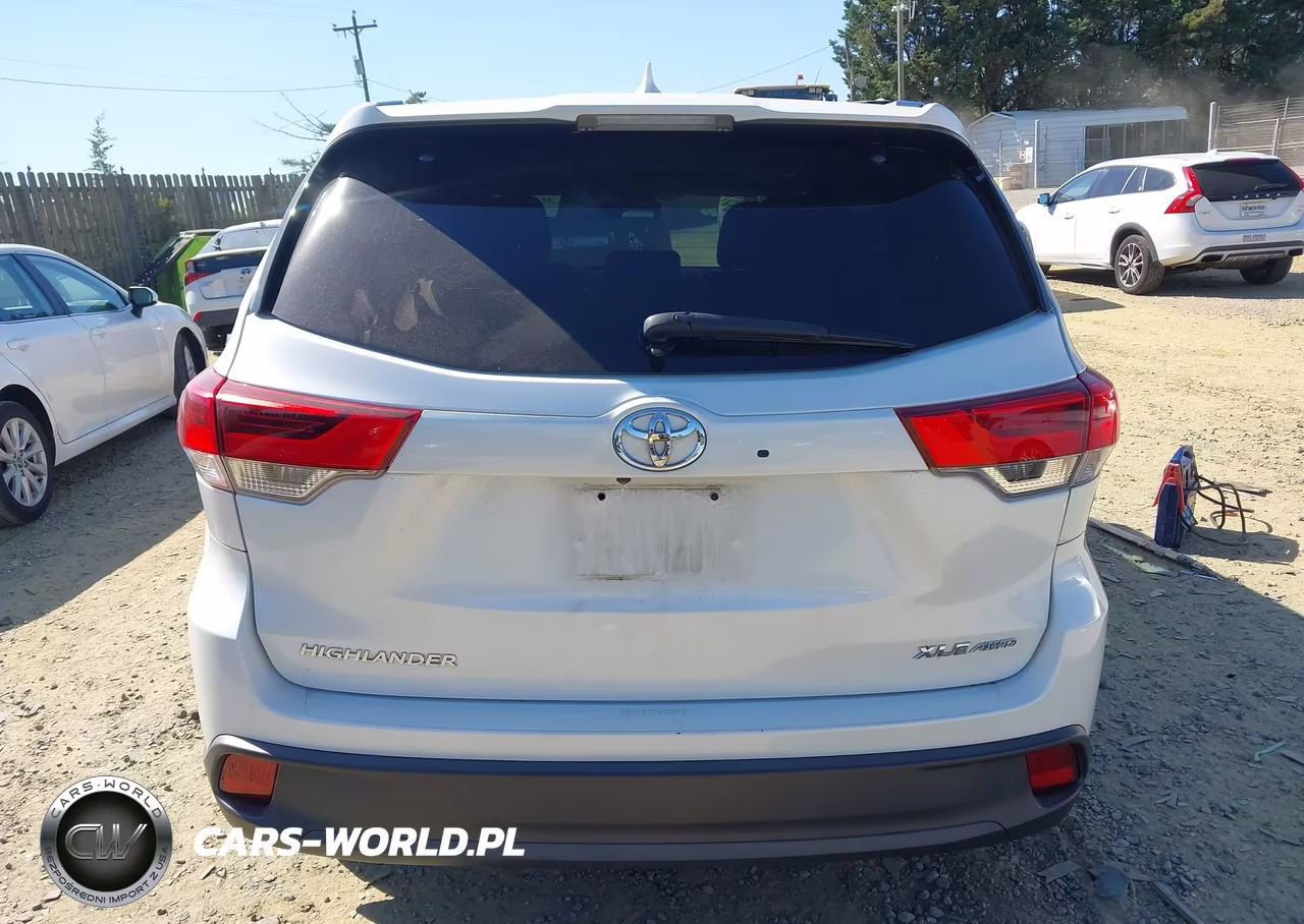 2018 Toyota Highlander Xle VIN:5TDJZRFH0JS526249 - 16