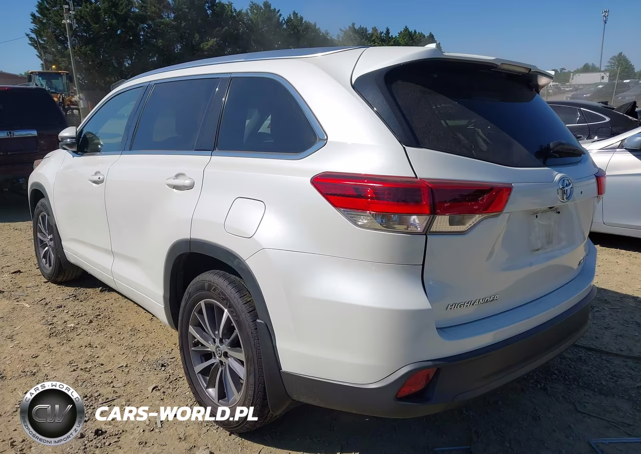 2018 Toyota Highlander Xle VIN:5TDJZRFH0JS526249 - 3