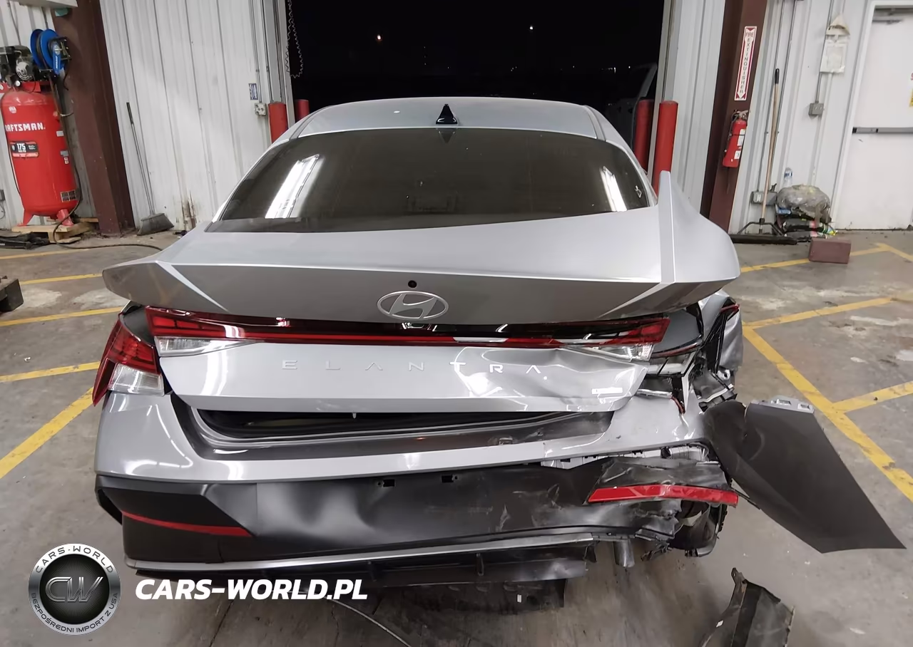2026 Hyundai Elantra Hybrid Limited VIN:KMHLN4DJXTU191718 - 16