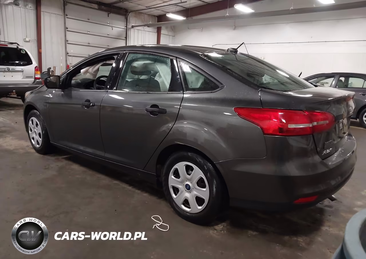 2017 Ford Focus S VIN:1FADP3E25HL275744 - 3