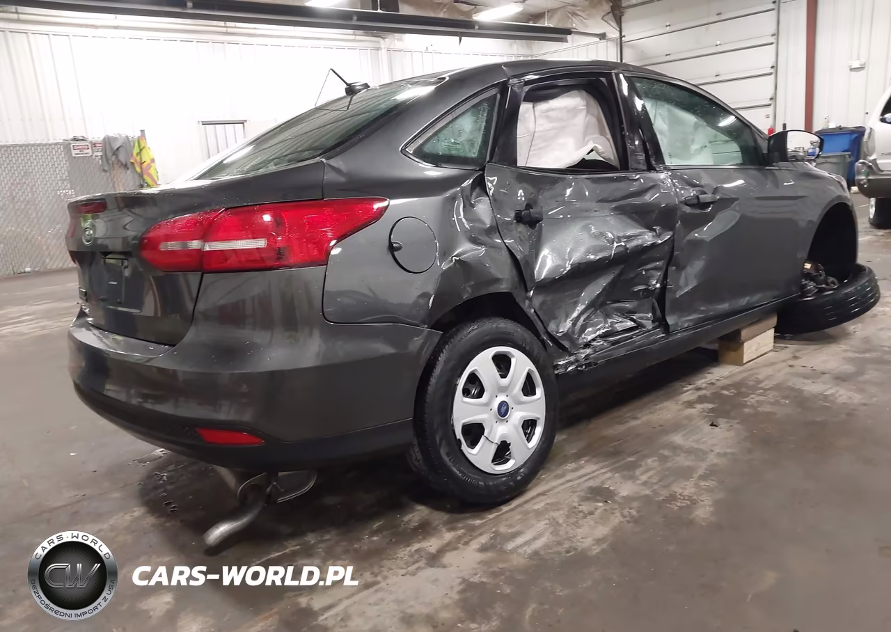 2017 Ford Focus S VIN:1FADP3E25HL275744 - 4