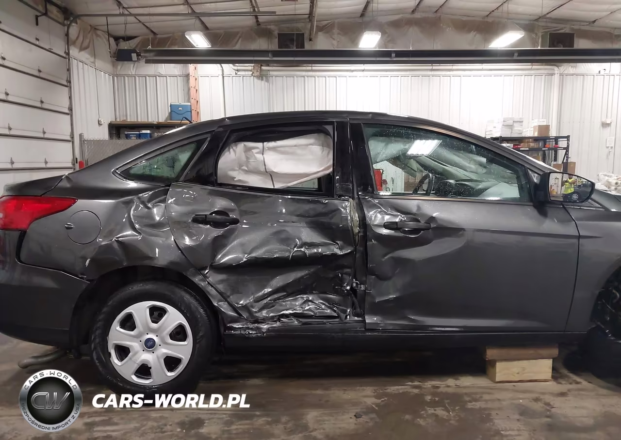 2017 Ford Focus S VIN:1FADP3E25HL275744 - 6