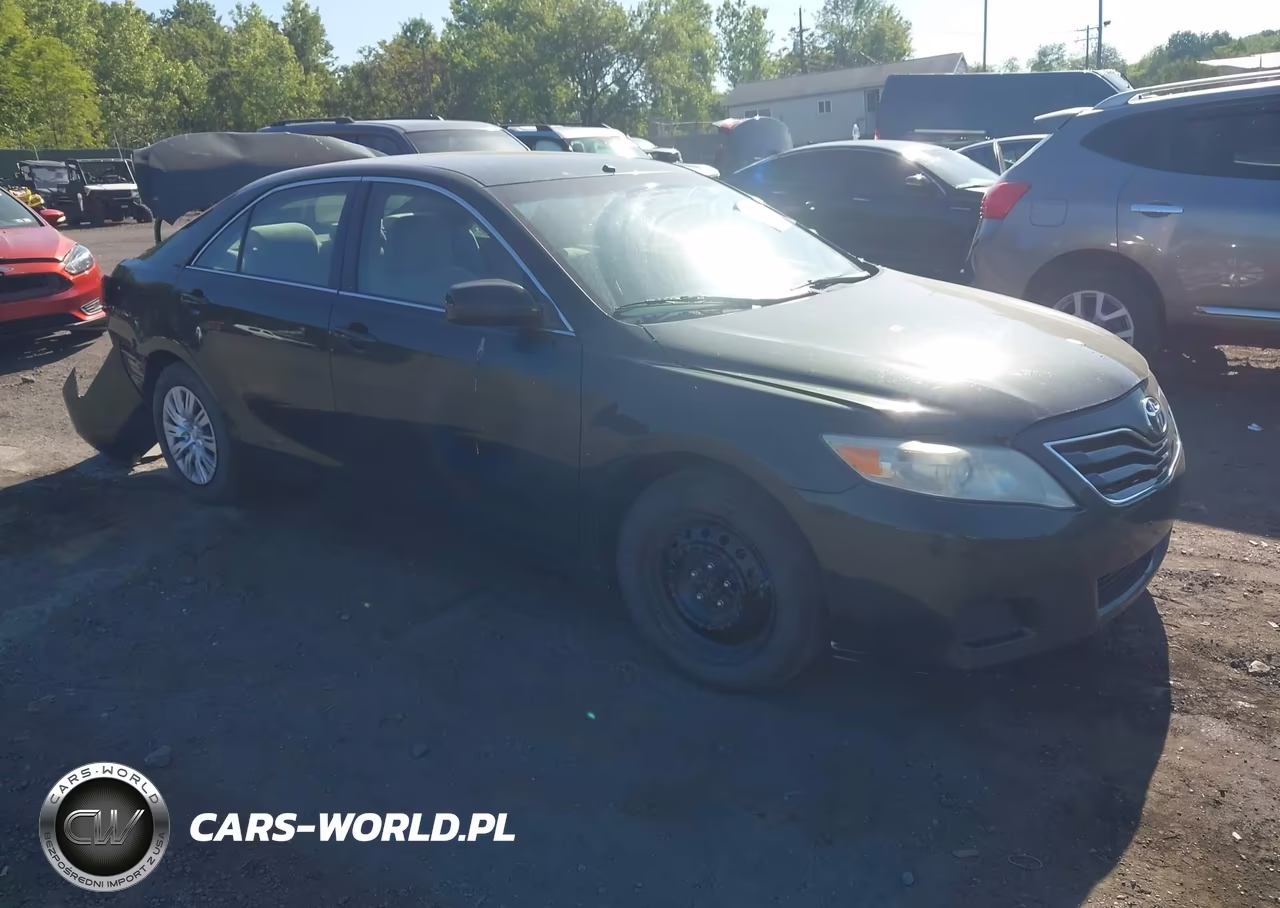 2010 Toyota Camry Le – zdjęcie 1 z 14