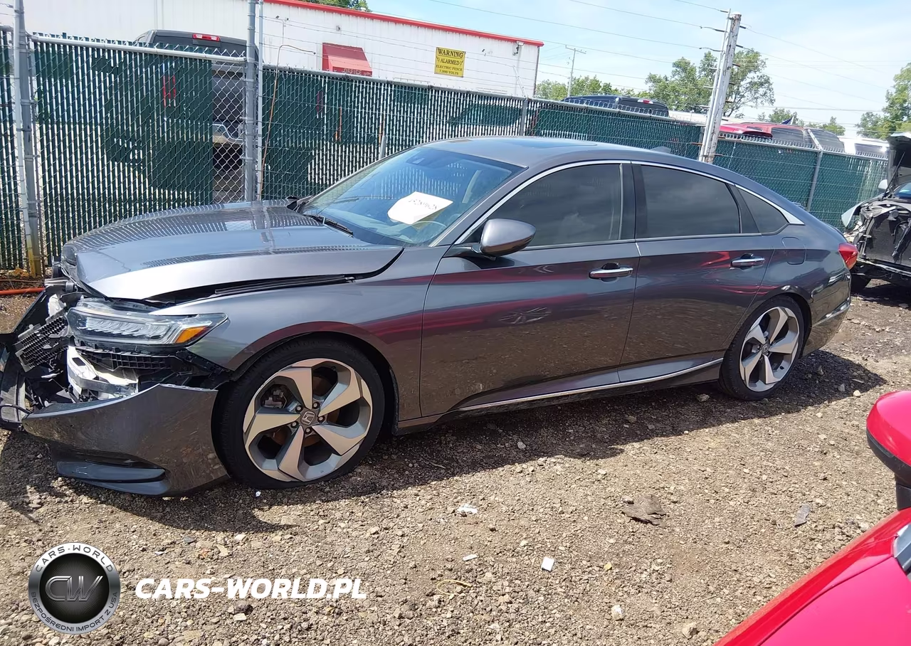2018 Honda Accord Touring VIN:1HGCV1F97JA140621 - 15