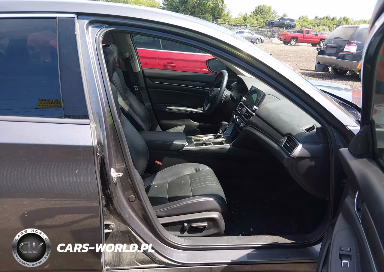 2018 Honda Accord Touring VIN:1HGCV1F97JA140621 - 5