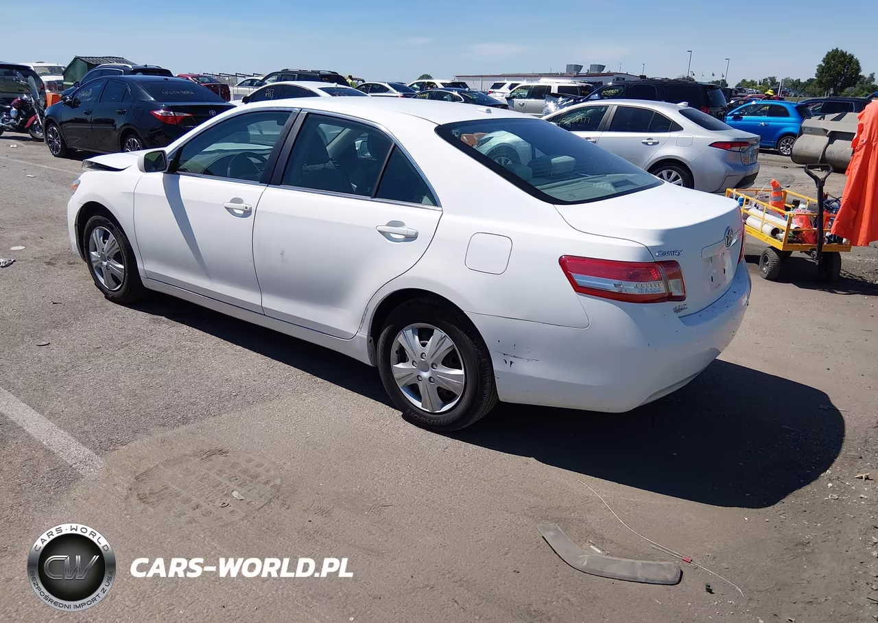 2011 Toyota Camry Le VIN:4T1BF3EK8BU585324 - 3